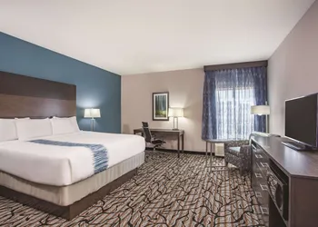 La Quinta Inn & Suites by Wyndham Cullman hotel thumbnail 8