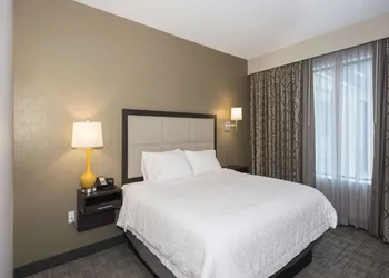 Hampton Inn & Suites Minneapolis University Area hotel thumbnail 7
