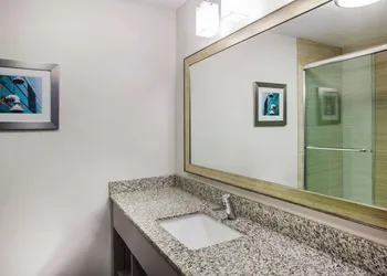 La Quinta Inn & Suites by Wyndham St. Paul-Woodbury hotel thumbnail 6