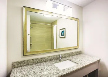 La Quinta Inn & Suites by Wyndham St. Paul-Woodbury hotel thumbnail 7