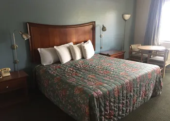 Sunset Inn hotel thumbnail 3