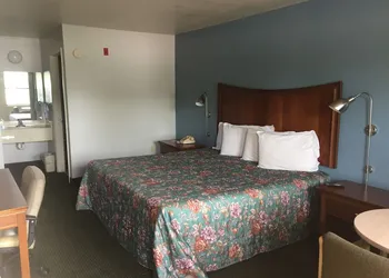 Sunset Inn hotel thumbnail 5