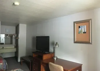 Sunset Inn hotel thumbnail 6