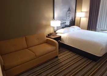 Super 8 by Wyndham Winnipeg West hotel thumbnail 7