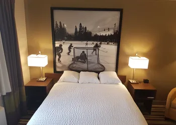 Super 8 by Wyndham Winnipeg West hotel thumbnail 8