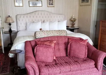 Moseley Cottage Inn & Town Motel hotel thumbnail 7
