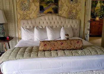 Moseley Cottage Inn & Town Motel hotel thumbnail 8