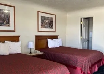 Travelodge by Wyndham Gallup hotel thumbnail 2