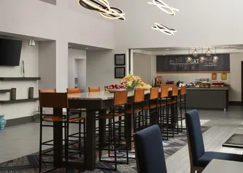 Hampton Inn & Suites Yonkers - Westchester hotel thumbnail 2