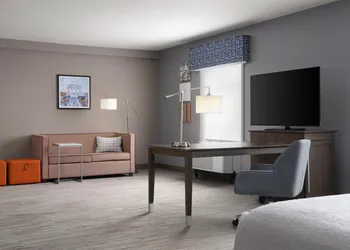 Hampton Inn & Suites Yonkers - Westchester hotel thumbnail 5