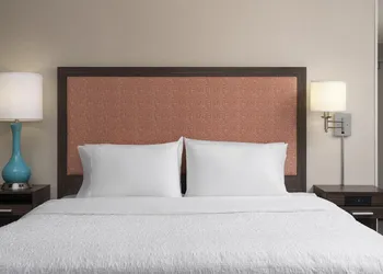 Hampton Inn & Suites Yonkers - Westchester hotel thumbnail 8