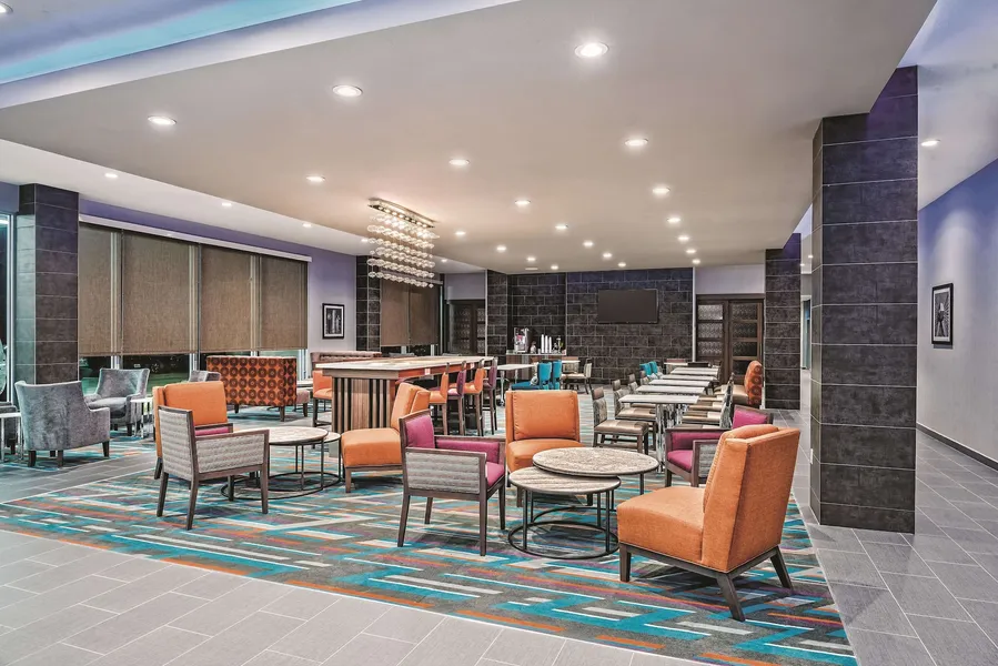 La Quinta Inn & Suites by Wyndham Dallas Grand Prairie North hotel detail image 2