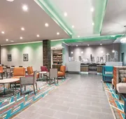 La Quinta Inn & Suites by Wyndham Dallas Grand Prairie North hotel detail image 3
