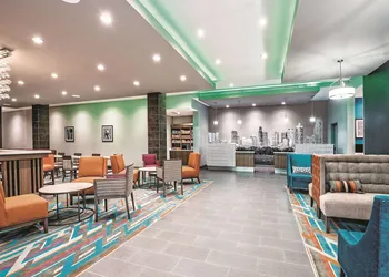 La Quinta Inn & Suites by Wyndham Dallas Grand Prairie North hotel thumbnail 3