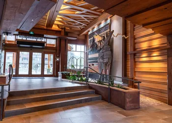 Moose Hotel And Suites hotel thumbnail 3