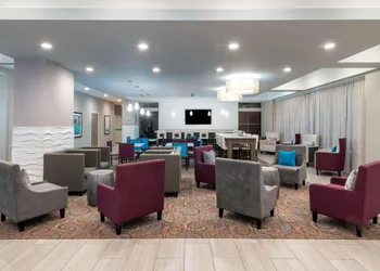 La Quinta Inn & Suites by Wyndham Forsyth hotel thumbnail 3