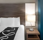 La Quinta Inn & Suites by Wyndham Forsyth hotel detail image 7
