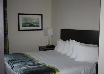 Crossroads Inn & Suites hotel thumbnail 8