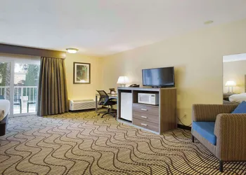 SureStay Plus Hotel by Best Western Sacramento North hotel thumbnail 5