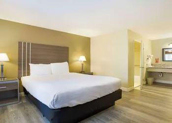 SureStay Plus Hotel by Best Western Sacramento North hotel thumbnail 8