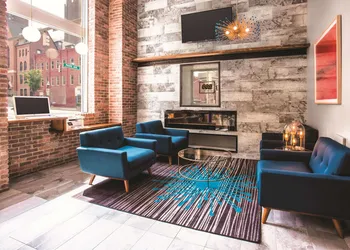 La Quinta Inn & Suites by Wyndham Baltimore Downtown hotel thumbnail 3