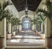 Four Seasons Hotel at The Surf Club hotel detail image 4
