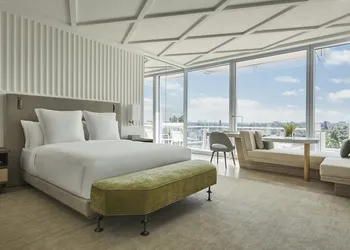 Four Seasons Hotel at The Surf Club hotel thumbnail 5