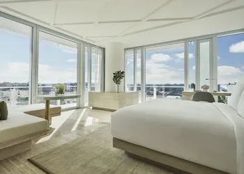 Four Seasons Hotel at The Surf Club hotel thumbnail 6