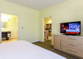 Home2 Suites by Hilton Portland hotel thumbnail 5