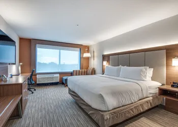 Holiday Inn Express & Suites Dallas North - Addison by IHG hotel thumbnail 4