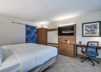 Holiday Inn Express & Suites Dallas North - Addison by IHG hotel thumbnail 6