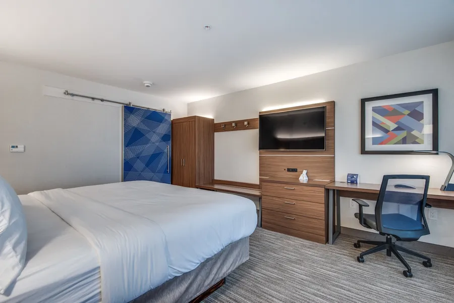 Holiday Inn Express & Suites Dallas North - Addison by IHG hotel detail image 6