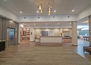 Hampton Inn Chicago North-Loyola Station hotel thumbnail 2