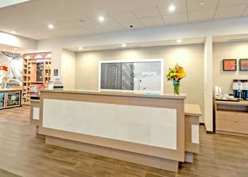 Hampton Inn Chicago North-Loyola Station hotel thumbnail 3