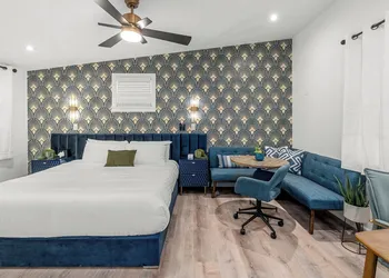 CedarWood Inn hotel thumbnail 4