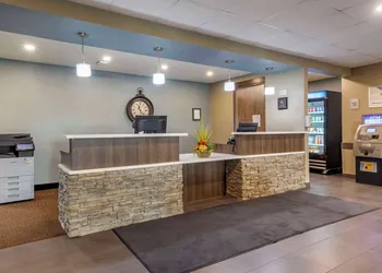 Quality Inn & Suites hotel thumbnail 2