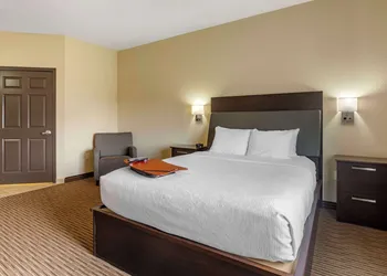 Quality Inn & Suites hotel thumbnail 8