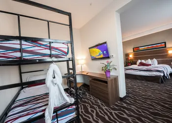 Encore Suites by Service Plus Inns hotel thumbnail 8