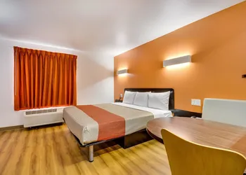 Motel 6 Tulsa, OK hotel thumbnail 5
