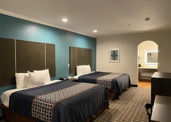 Regency Inn and Suites hotel thumbnail 6