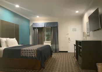 Regency Inn and Suites hotel thumbnail 8
