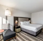 Holiday Inn Express & Suites Jersey City North - Hoboken by IHG hotel detail image 3