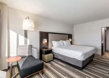 Holiday Inn Express & Suites Jersey City North - Hoboken by IHG hotel thumbnail 3