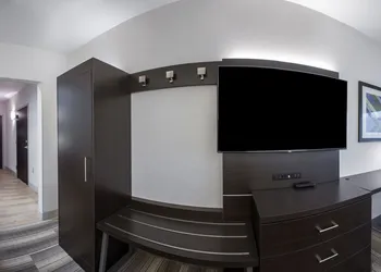 Holiday Inn Express & Suites Jersey City North - Hoboken by IHG hotel thumbnail 7