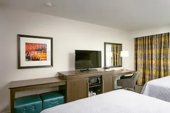 Hampton Inn & Suites by Hilton Seattle/Northgate hotel thumbnail 7