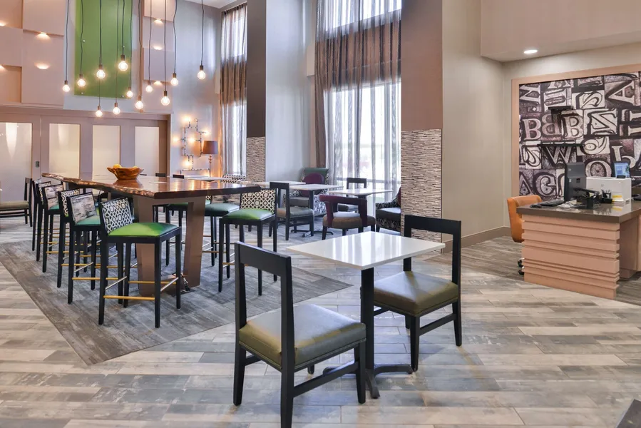 Hampton Inn & Suites Altoona-Des Moines hotel detail image 2