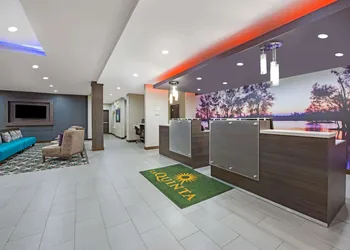 La Quinta Inn & Suites by Wyndham Lake Charles - Westlake hotel thumbnail 3