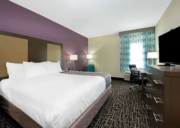 La Quinta Inn & Suites by Wyndham Lake Charles - Westlake hotel thumbnail 8