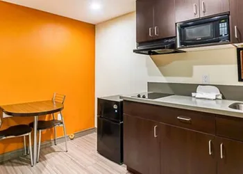 Motel 6 on Maple hotel thumbnail 6