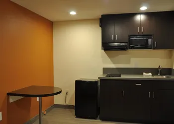 Motel 6 on Maple hotel thumbnail 7